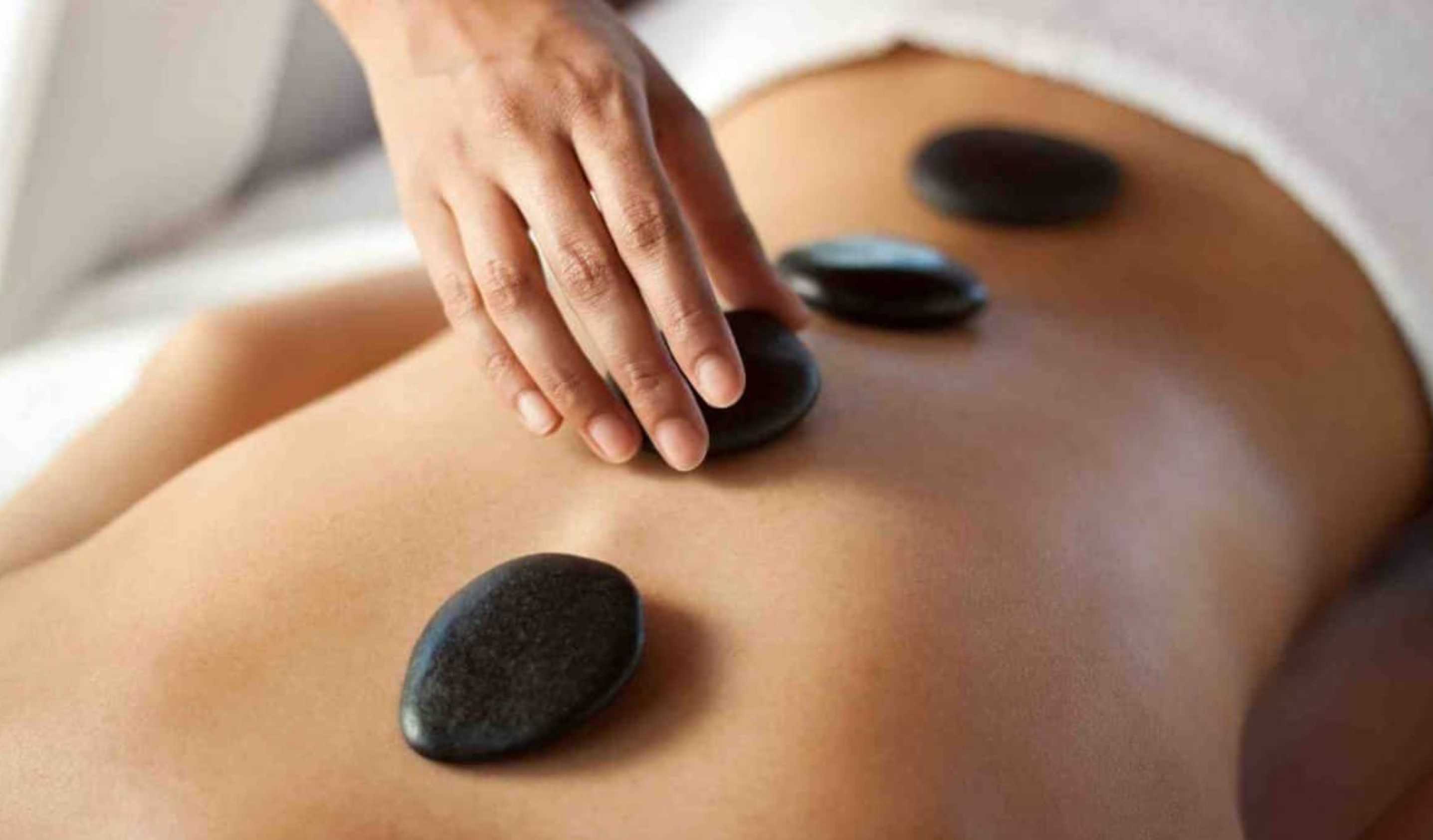 Masaj cu pietre calde